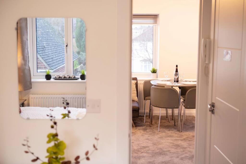 Walnut Flats-F5, Stylish 1-Bedroom - Parking, Netflix, Wifi - Close To Oxford, Bicester & Blenheim Palace Kidlington Extérieur photo