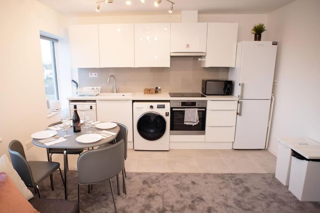 Walnut Flats-F5, Stylish 1-Bedroom - Parking, Netflix, Wifi - Close To Oxford, Bicester & Blenheim Palace Kidlington Extérieur photo