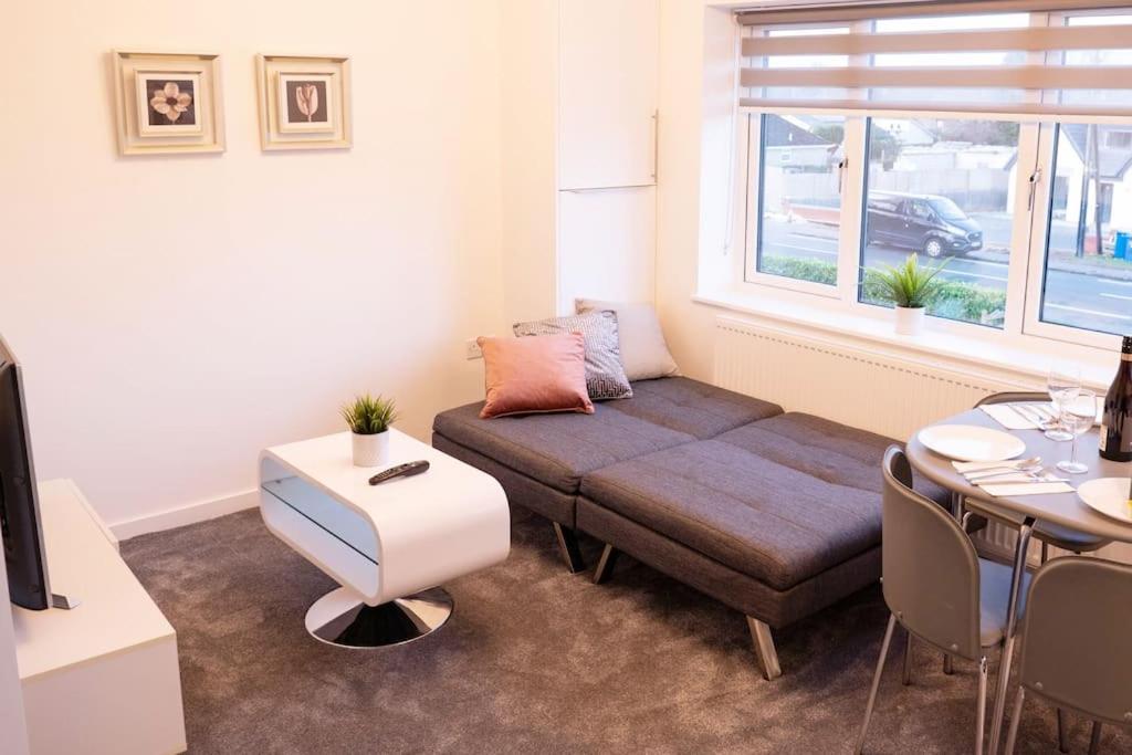 Walnut Flats-F5, Stylish 1-Bedroom - Parking, Netflix, Wifi - Close To Oxford, Bicester & Blenheim Palace Kidlington Extérieur photo