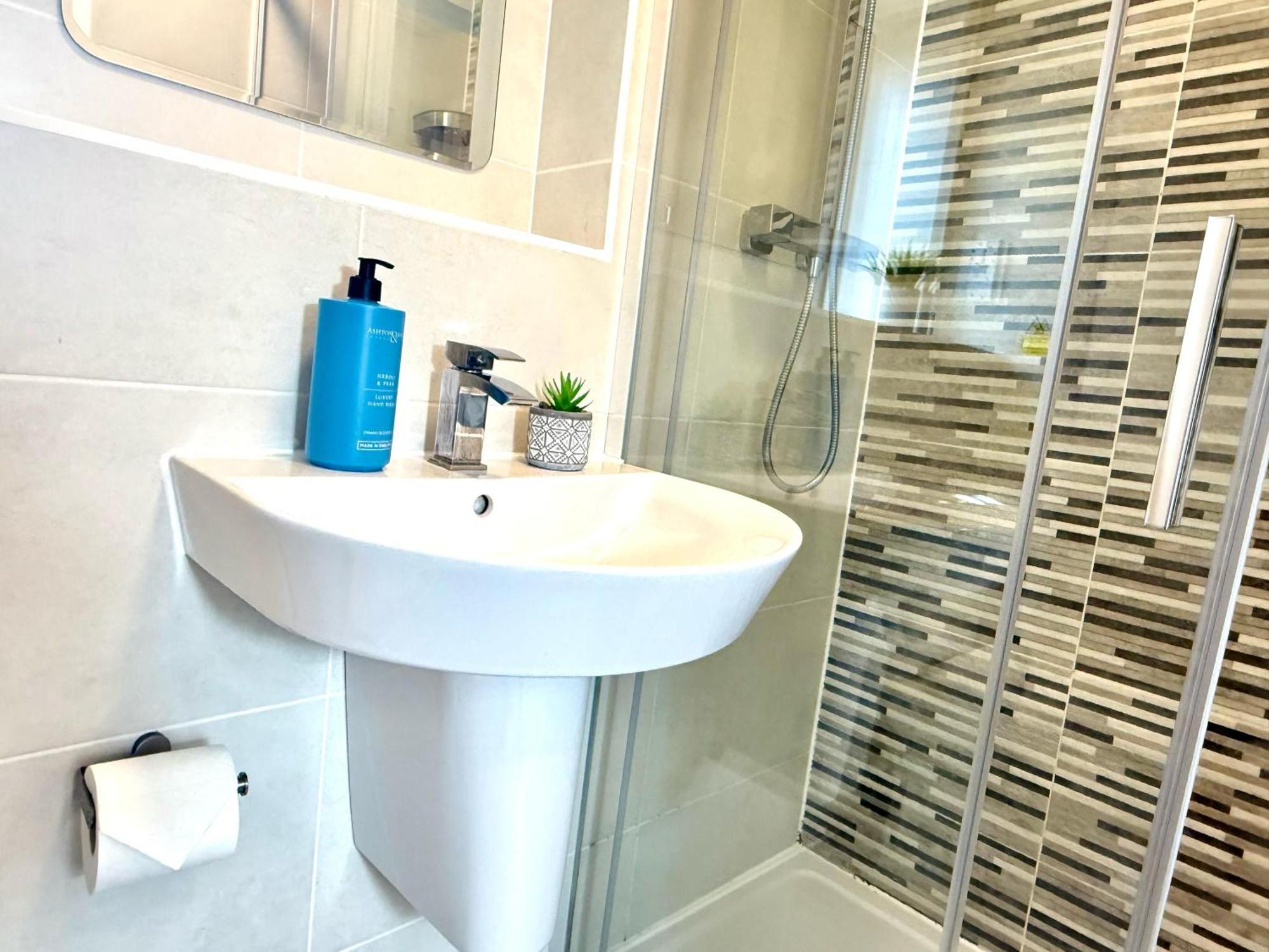 Walnut Flats-F5, Stylish 1-Bedroom - Parking, Netflix, Wifi - Close To Oxford, Bicester & Blenheim Palace Kidlington Extérieur photo